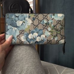 Gucci Zip Wallet 