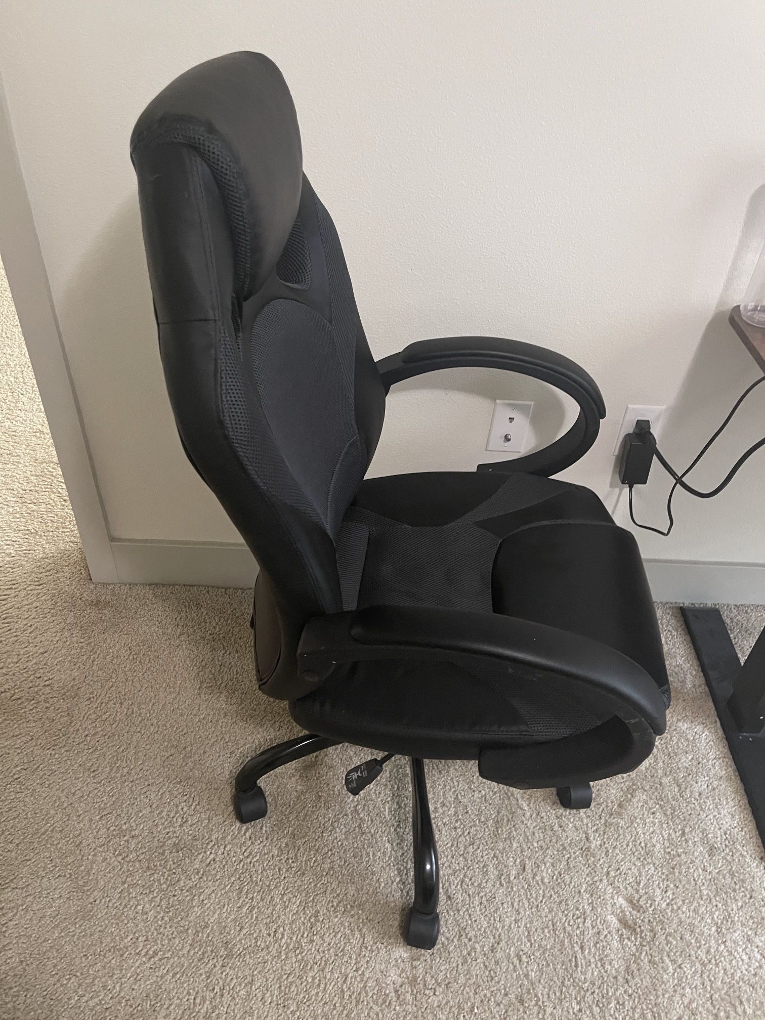 Gaming chairs (2)