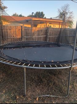 Skywalker trampoline 15 ft