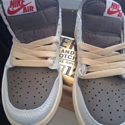 Travis Scott Jordan 1s