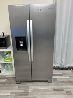 Whirlpool Side-by-Side Refrigerator – Excellent Condition