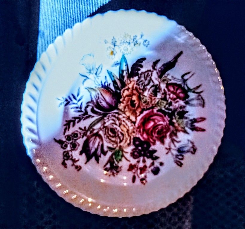 **$10**Vintage Johnson Bros England Windsor Ware Garden Bouquet 8.5” Salad, Dessert