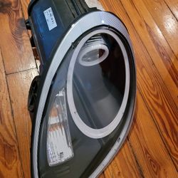 only 1 headlight black case porsche cayman or boxter 987.1 from 05 to 08 only xenon light great condition NO ASK FOR PAIR ONLY ONE  $480  also speak e