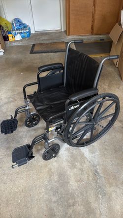 DRIVE MEDICAL SILVER SPORT 2 WHEELCHAIR - NEW
