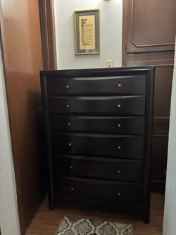 Chest of drawers