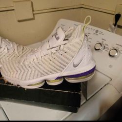 Lebron 16 size 8.5