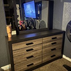 Ashley furniture 6 drawer dresser with mirror