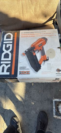 Ridgid R250SFF 16 Gauge 2.5 inch Finish Nail Gun