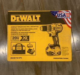 DEWALT 20V XR Brushless Drill/ Driver Kit NEW