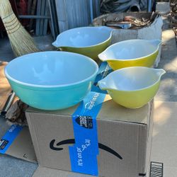 Vintage PYREX Mixing Bowls