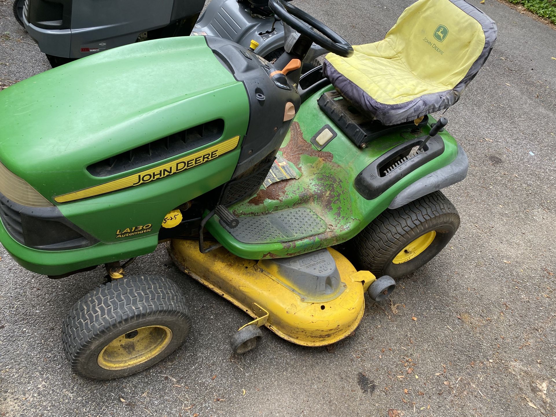 2004 John Deere La130 Riding Mower