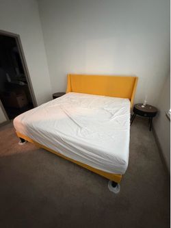 Selling king size bed
