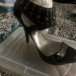 💕CUTE  BLACK  LEATHER  HEELS💕