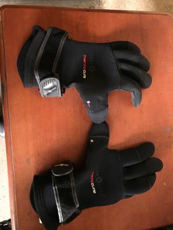 Scuba diving gloves