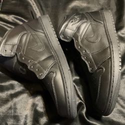 Nike Air Jordan 1 Mid Triple Black Sneakers SIZE 9 IN WOMEN