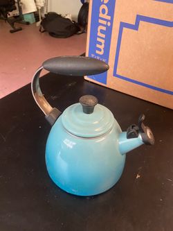 LOW PRICE MOVING- LE CRUEST TEA KETTLE