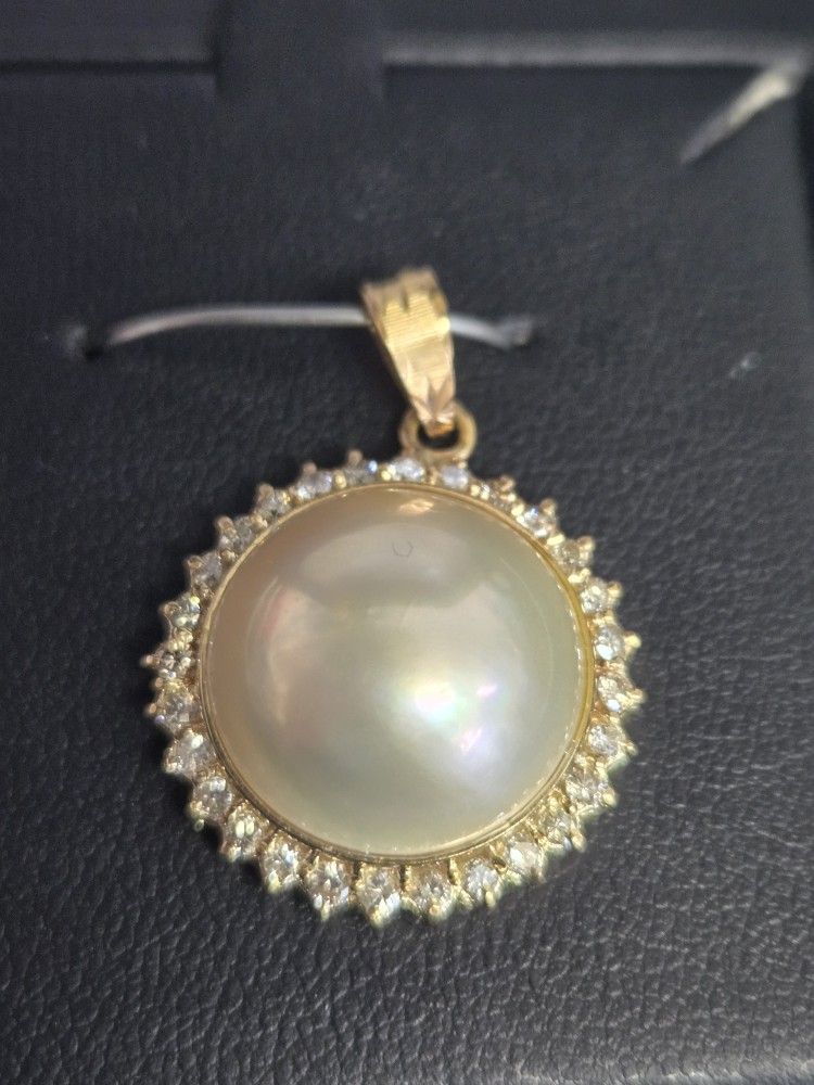 14kt Gold Diamond Pearl Charm