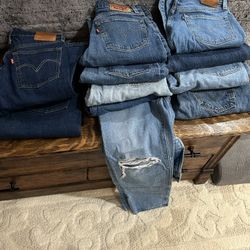 Ladies Levi’s  (a lot!) PRICE CUT!!