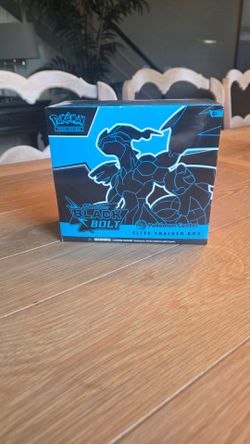 Black Bollt ETB Pokemon Center