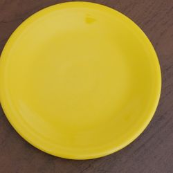 Vintage Fiesta ware Homer Laughlin Dessert Bread Salad Plate Plate 7.25" 
Yellow. Perfect shape, no chips or cracks. Weight 14oz (plus shipping 
mater