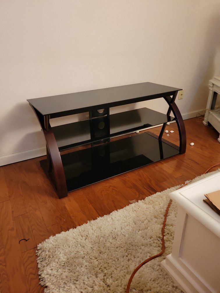TV STAND CAN HOLD 65" 