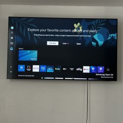 Samsung 65” 4K Smart TV + Wall mount