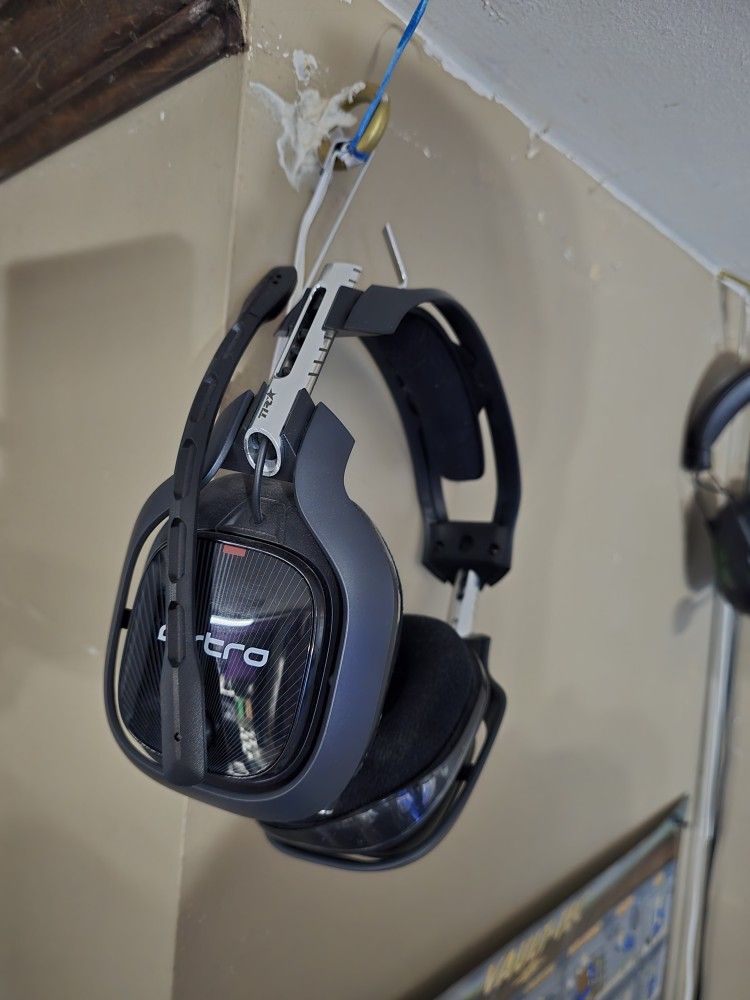 PC Wireless And Xbox Wired Headsets