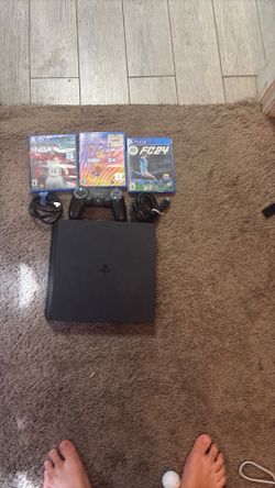 PS4 with 3 games and headset