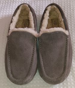 UGG Suede & Sheepskin Moccasin Slipper Shoes Men's Size 8 $30