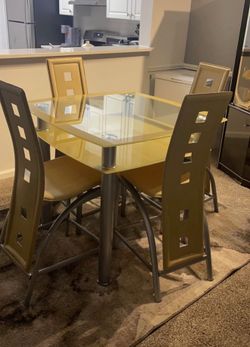 Modern Glass Dining Table Set with Area Rug