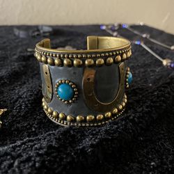 Nice Bracelet Cash Or Trade 