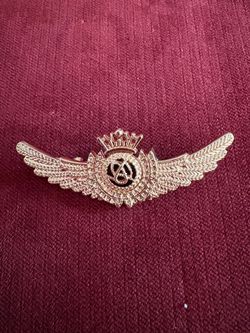 Never Used Gold Tone Royal Crown Wings Lapel Pin Aviation Style Collar Brooch