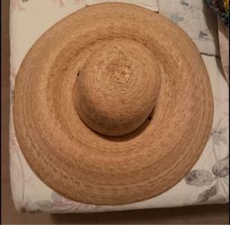 Summer hat with large brim