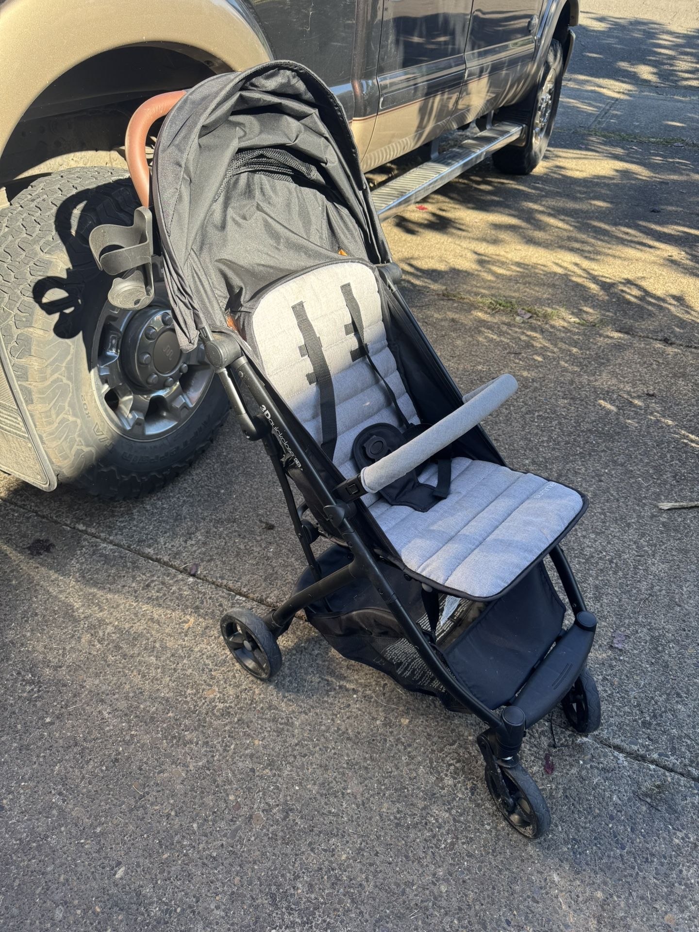 3D Quick Close Stroller