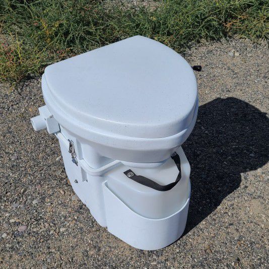 Nature's Head Composting RV / Marine
Toilet