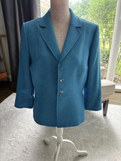 Tahari Suite