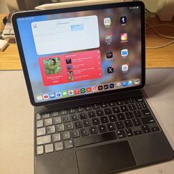 iPad Pro M1. Silver 256gb (2021) With Accessories