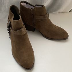 Women’s Boots- New! size 9.5