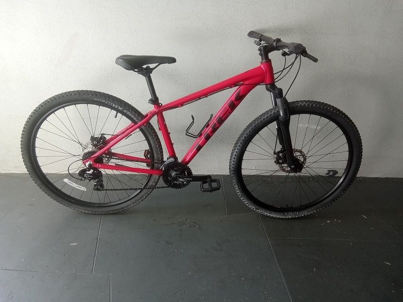 BICYCLE TREK 21 SPEED SIZE 29 BRAND NEW