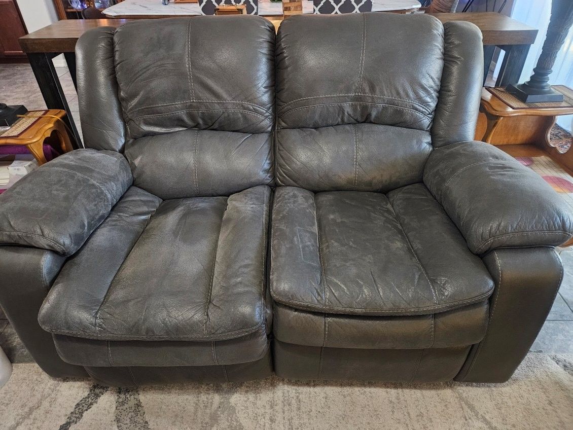 Loveseat - Power Reclining