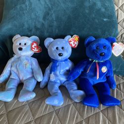 Ty Beanie Babies Lot of 3 Issy 2001, Holiday Teddy 1999, & Clubby 1998