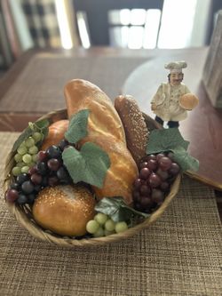 Italian Theme Decor Centerpiece With Italian Man