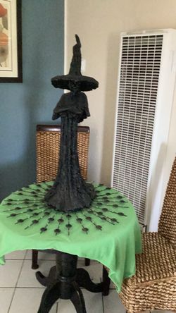Halloween Witch.  (Live in El Rio by Costco not Somis)