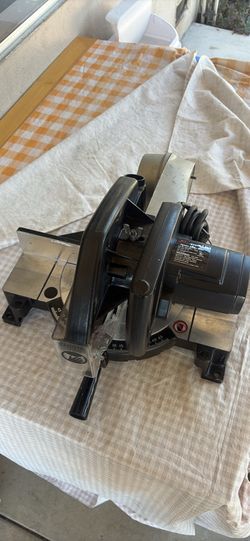 10 Inch Black & Decker Miter Saw - 1703-1. Works