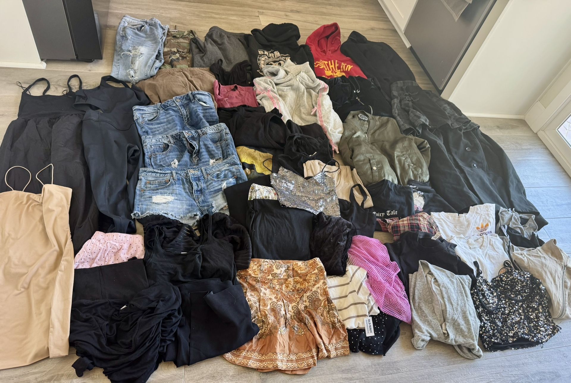 More than 100 women’s clothing. Mostly size medium. Very clean. $1 each.