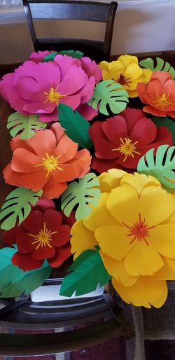 Paper flowers and paper roses. Flores de papel