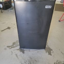 MINI FRIDGE with Freezer RCA