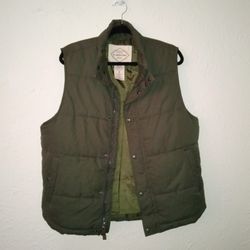 ST. JOHNS BAY OLIVE FULLY LINED ZIP PUFFER VEST W POCKETS & SNAP BUTTONS  