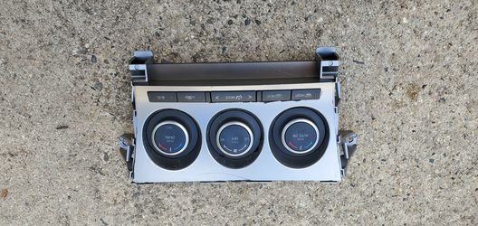 2010 - 2012 Mazda 3 climate control panel