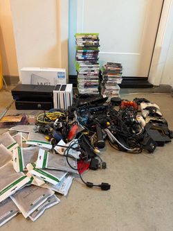 LOT OF BROKEN VIDEO GAMES CONSOLES ACCESSORIES FOR PARTS ONLY AS IS JUNK UNTESTED
